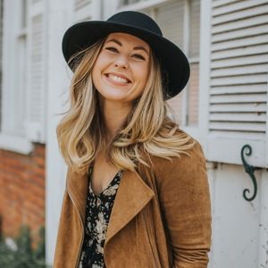 Meet your Posher, Leann